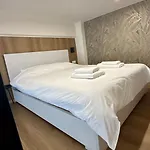 Trinity Loft - Near Metro - Self Check-in - Fast Wi-fi Διαμέρισμα *
