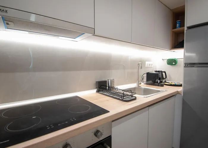 Trinity Loft - Near Metro - Self Check-in - Fast Wi-fi Apartmán