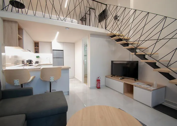 Trinity Loft - Near Metro - Self Check-in - Fast Wi-fi Apartmán