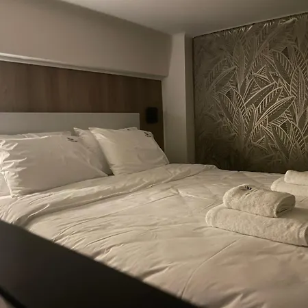 Trinity Loft - Near Metro - Self Check-in - Fast Wi-fi דירה