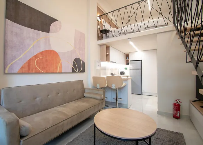Trinity Loft - Near Metro - Self Check-in - Fast Wi-fi * סלוניקי