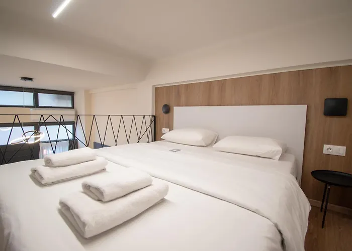Trinity Loft - Near Metro - Self Check-in - Fast Wi-fi * סלוניקי