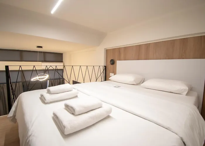 דירה Trinity Loft - Near Metro - Self Check-in - Fast Wi-fi סלוניקי
