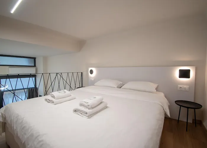 דירה Trinity Loft - Near Metro - Self Check-in - Fast Wi-fi סלוניקי