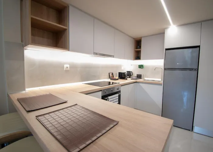 Trinity Loft - Near Metro - Self Check-in - Fast Wi-fi * סלוניקי