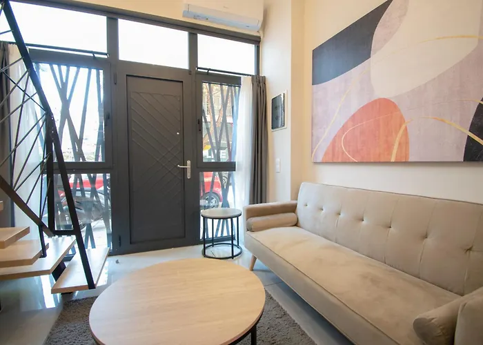 Trinity Loft - Near Metro - Self Check-in - Fast Wi-fi דירה סלוניקי
