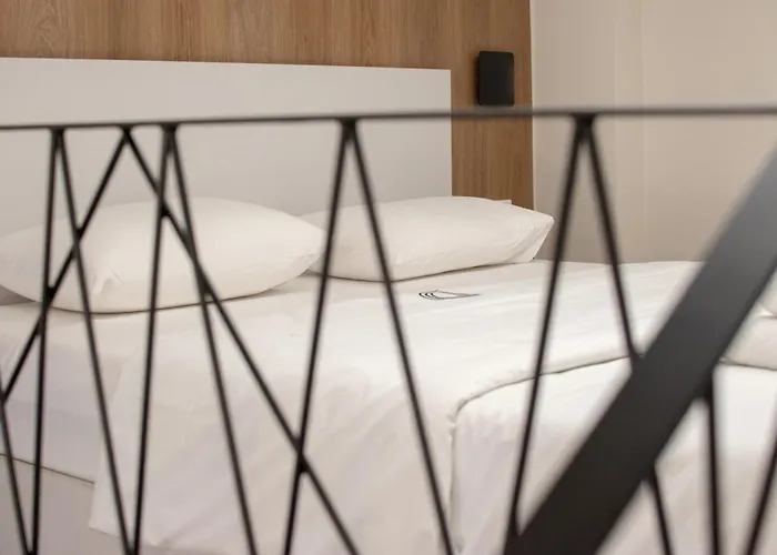 Trinity Loft - Near Metro - Self Check-in - Fast Wi-fi * סלוניקי